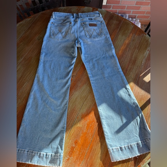 Wrangler Retro Mae Mid Rise - Picture 2 of 3